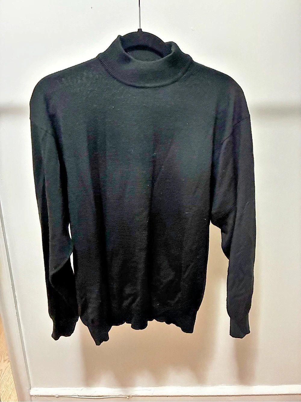 Preswick & Moore Men's Merino Wool Turtleneck in Black Like New
